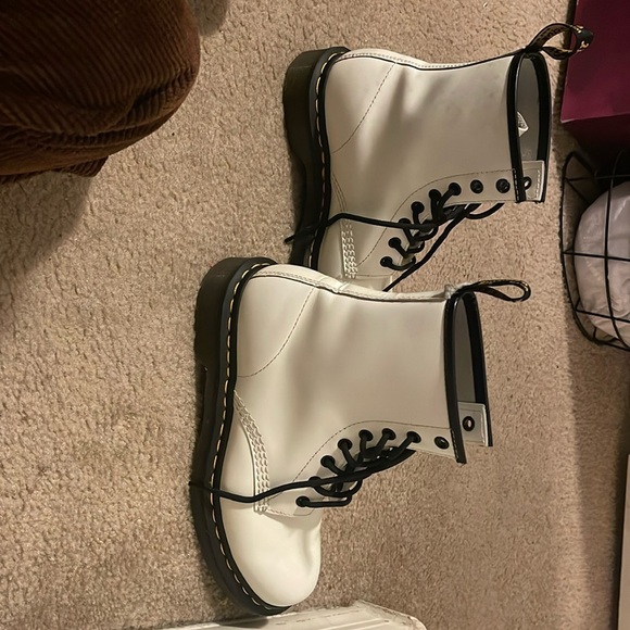 White leather Dr. Martens like new little wear. There are a few faint black dots - Picture 1 of 6